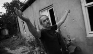 Géorgie août 2009 un village vient d'être attaqué près de Gori