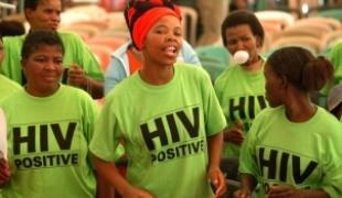 De récentes études montrent qu’un plus grand accès aux traitements pourrait renverser le cours de l’épidémie.