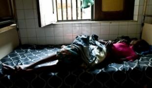 Une patiente dans le centre medical de Matam en 2008