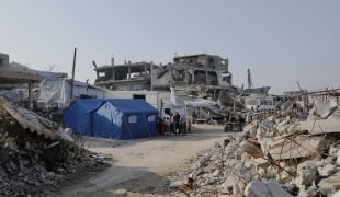 Les équipes de la clinique mobile MSF fournissent des soins de santé primaires dans le centre de la ville de Jabalya, au nord de la bande de Gaza, en Palestine. 