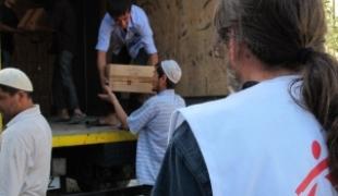 Une distribution à Osh  Juin 2010