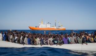 Un bateau de migrants recueillis par l'Aquarius en janvier 2017.