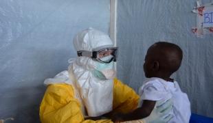 « Le plus difficile ce sont les enfants. Anxieux à leur arrivée leur peur s’intensifie dans le centre en voyant les autres patients. »