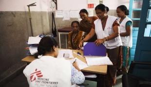 Une consultation médicale à l'hôpital Sadar dans l'Etat du Bihar en Inde