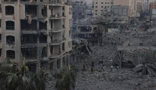 De nombreuses personnes ont perdu leur habitation et des membres de leur famille lors des bombardements sur la bande de Gaza.