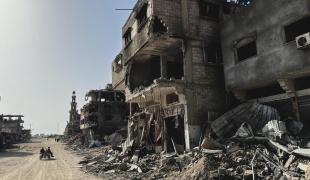 Palestine, Khan Younis, sud de Gaza, 22 avril 2024. Route principale d'accès à Khan Younis. La zone a été complètement détruite en raison des bombardements et des tirs d'artillerie intenses des forces israéliennes.