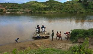 Grâce à des soins nutritionnels et médicaux d'urgence, à des dépistages communautaires et à une éducation alimentaire, MSF assure la continuité des soins dans les régions les plus isolées.