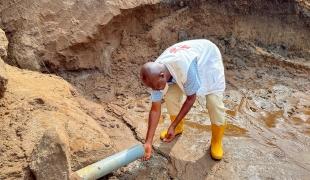 MSF augmente la distribution d'eau dans le camp de Busuma