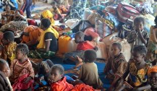 Comme à PK12 des milliers de déplacés musulmans sont regroupés dans l'enceinte de l'église de la ville de Carnot au Sud Ouest de la RCA  Février 2014