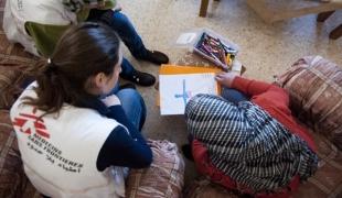 Séance de thérapie psychologique par le dessin Naplouse  Février 2012