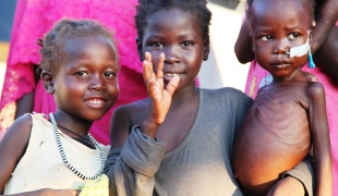 MSF est le seul acteur médical présent dans le camp de réfugiés de Yida au Soudan du Sud. En l’espace de quelques mois la situation sanitaire s’y était considérablement dégradée. MSF a renforcé son intervention et début octobre le taux de mo