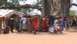 A proximité du village de Mathiang Dut Akok dans le Nord Bahr el Ghazal des centaines de familles vivent dans des conditions très précaires