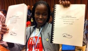 Phumeza Tisile lors de la remise du Manifeste à l'Assemblée mondiale de la Santé à Genève le 19 mai 2014.