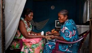Médecins Sans Frontières (MSF) publie une série de clips  intitulée « Voyez ce que nous voyons » pour témoigner qu’aujourd’hui encore des millions de personnes dans le monde n’ont toujours pas accès à un traitement antisida.
