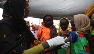 Vaccination dans l'Etat du Nil Supérieur Soudan du Sud juin 2012.