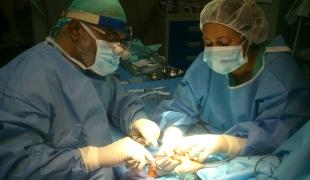 Opération chirurgicale à l’hôpital Nasser Kahn Younis septembre 2013