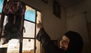 Amal est une patiente de MSF vivant au sud d'Hébron. Sa maison a été pillée à plusieurs reprises par les forces israéliennes dans le cadre de la répression suite à l'enlèvement de trois jeunes colons le 12 juin. Les forces israéliennes ont arrê